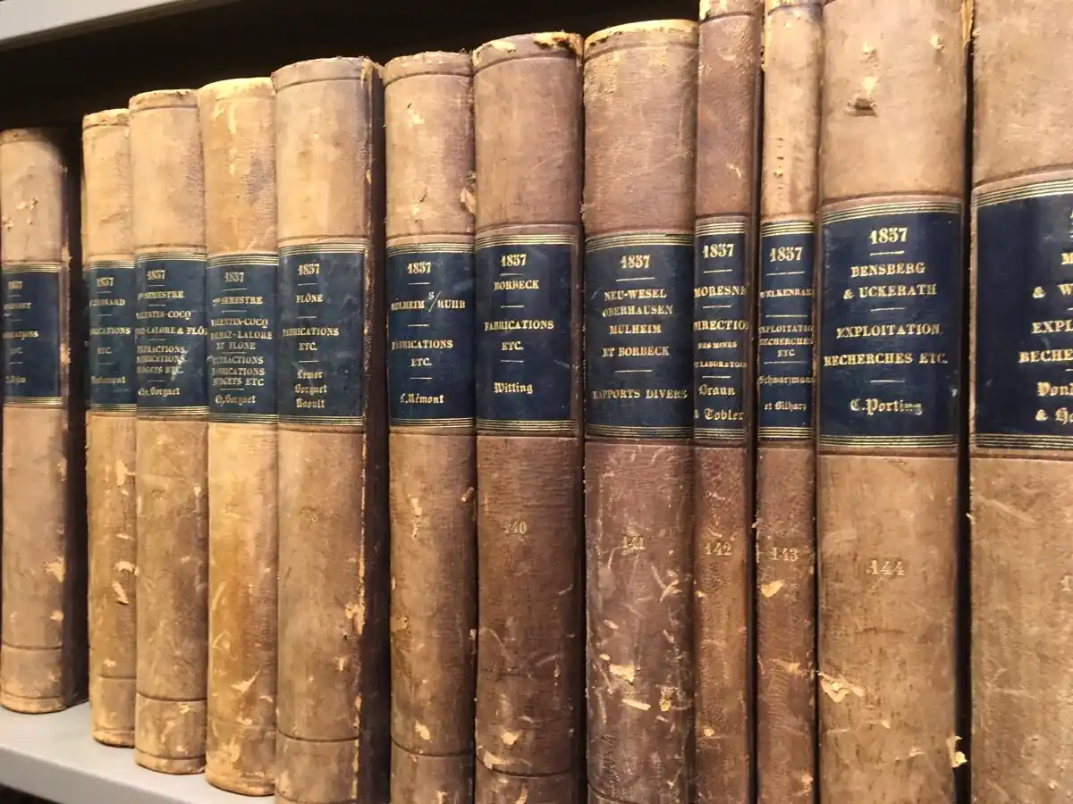 Shelving of old registers of the Vieille Montagne collection of archives fund in Cointe